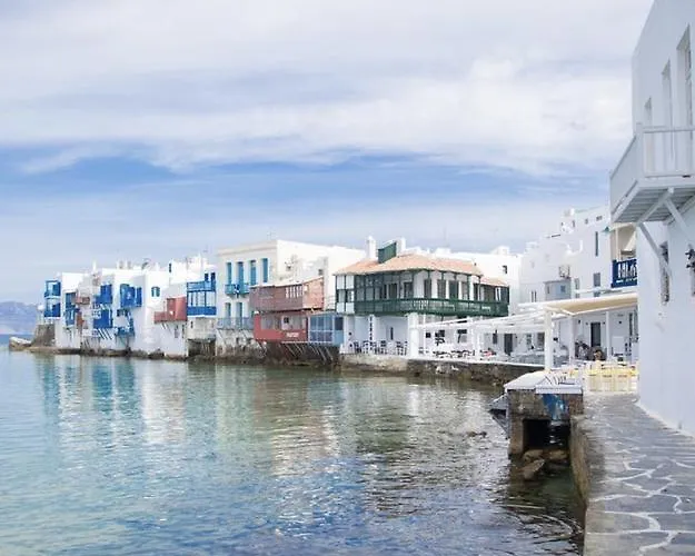 Christy Suites By Alpha Living